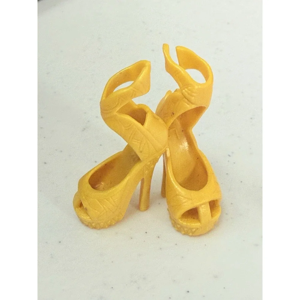 Monster High Doll Cleo de Nile 13 Wishes Gold Shoes